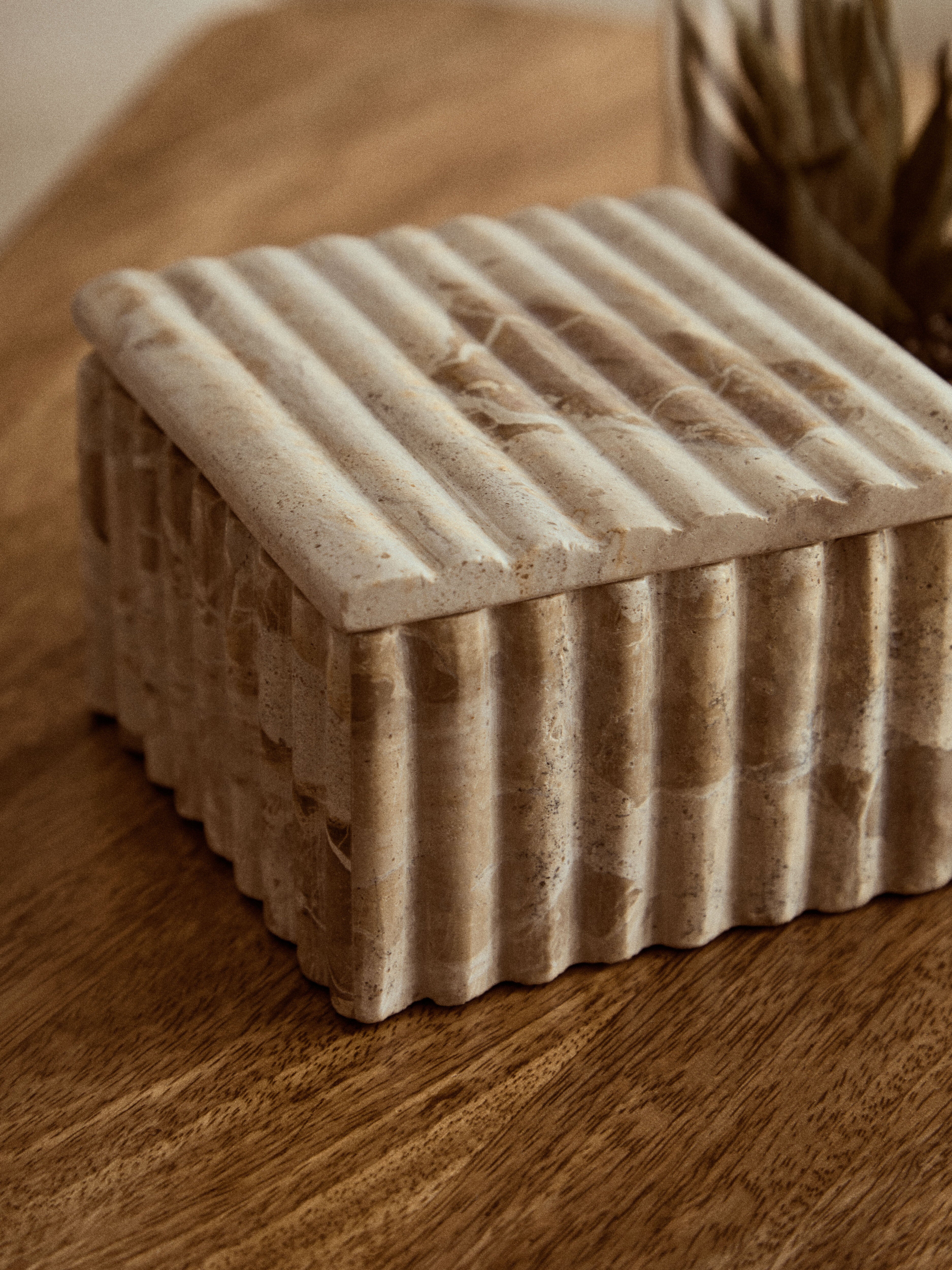 Como Square Chocolate Marble Box